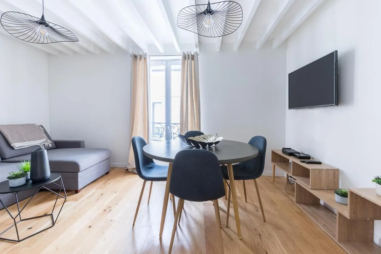 Grands Boulevards - 41 - *